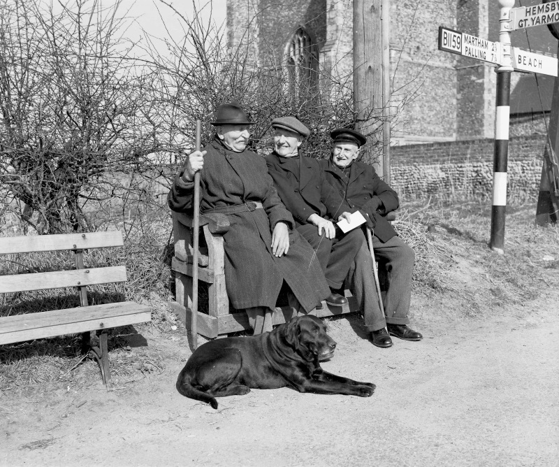 Sam Larner and villagers, Winterton (1954)